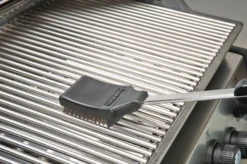 Broil King Grillbürste 47cm Edelstahlborsten Mit Spritzschutz + Ersatzkopf 6 Broil King Grillbürste 47cm Edelstahlborsten Mit Spritzschutz + Ersatzkopf -Broil King Geschaft 6692 Broil King Reinigungsbuerste 64014 3 1607696946