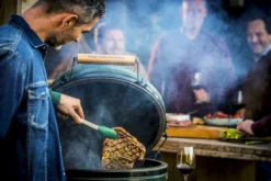 Big Green Egg Large Keramikgrill Starter - Paket -Broil King Geschaft Big Green Egg Keramikgrill Premium Deckelgriff Logo