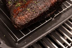 Broil King Gussbräter / Dutch Oven (eckig) / Multi Roaster Inkl. Bratengestell -Broil King Geschaft Broil King Gusseisenbraeter Bratengestell 69610