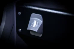 Napoleon Rogue SE 525 Gasgrill - All-black - Mit Sizzle Zone Und Heckbrenner - Grillfürst Edition Inkl. Grill Control Und Zubehörpaket - Smart Deal - Modell 2022 -Broil King Geschaft Flaschenoeffner all black