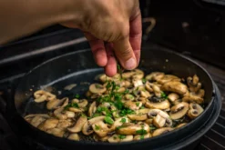 Grillfürst XXL Dutch Oven Set: Starterpaket Gusseisen - X-DEAL Mit Dutch Oven DO9+DO4, Kastenform BK4, Gusseisenpfanne Ø 30 Cm - Inkl. Großem Zubehörpaket -Broil King Geschaft GF Dutch Oven Deckel