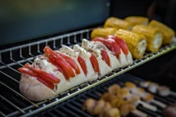 Grillfürst G750E 7-Brenner Doppelkammer - Gasgrill - 1. FC Köln Edition - Edelstahlroste -Broil King Geschaft Grillfuerst Gasgrill Warmhalterost 6