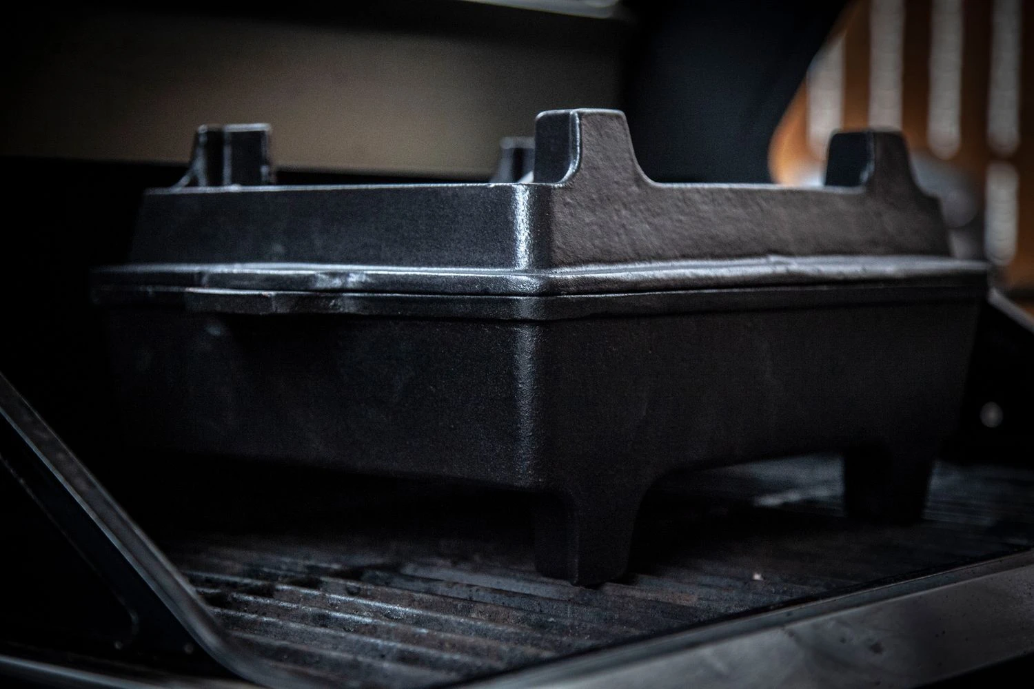 Grillfürst Dutch Oven Set BBQ Kastenform BK6 Aus Gusseisen - X-DEAL Inkl. Tragetasche / Aufbewahrungstasche, Gusseisen Pflege Und Deckelheber 7 Grillfürst Dutch Oven Set BBQ Kastenform BK6 Aus Gusseisen - X-DEAL Inkl. Tragetasche / Aufbewahrungstasche, Gusseisen Pflege Und Deckelheber – Bild 7