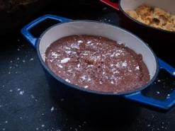 Grillfürst Dutch Oven Sternentöpfchen / Gusseisen Bräter - Emailliert - S - Blau -Broil King Geschaft Grillfuerst Sternentoepfchen blau S Dessert Schokokuchen