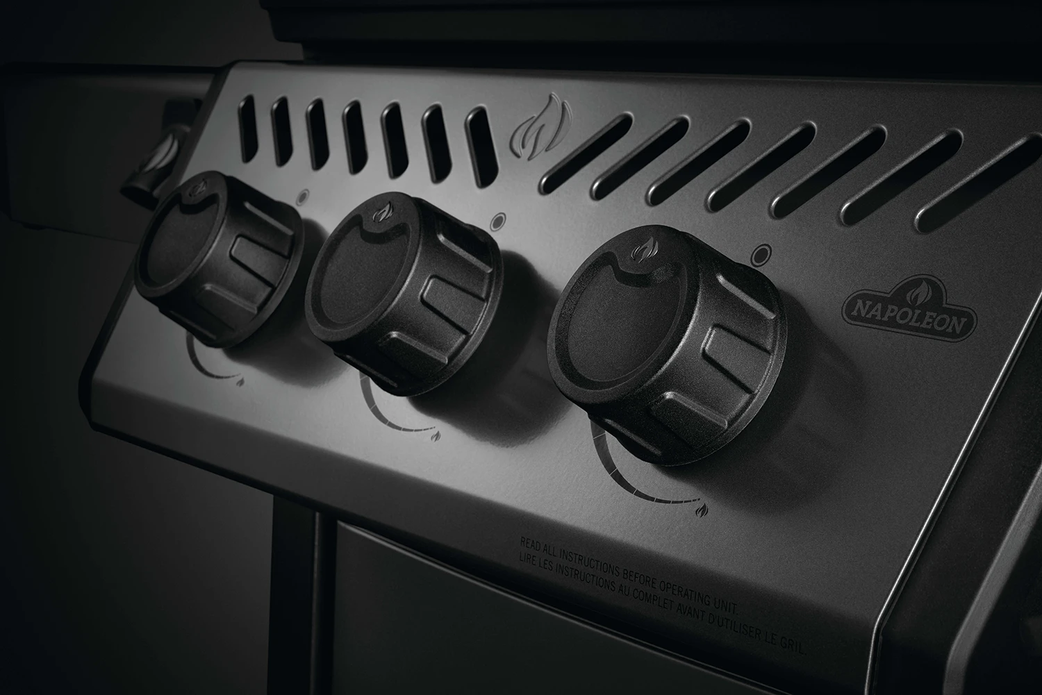 Napoleon Freestyle 365 Gasgrill, Graphit - Mit Sizzle Zone - Modell 2023 - X-DEAL Inkl. Abdeckhaube Und Gussplatte 10 Napoleon Freestyle 365 Gasgrill, Graphit - Mit Sizzle Zone - Modell 2023 - X-DEAL Inkl. Abdeckhaube Und Gussplatte – Bild 10