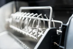 Outdoorchef Dualchef 425 G BZ Gasgrill Mit Blazing Zone Infrarotbrenner + DGS Gusseisen Grillrost 2 Stk.+ DGS Gemüse Grillrost 2 Stk. 23 Outdoorchef Dualchef 425 G BZ Gasgrill Mit Blazing Zone Infrarotbrenner + DGS Gusseisen Grillrost 2 Stk.+ DGS Gemüse Grillrost 2 Stk. -Broil King Geschaft Outdoorchef Dualchef 425G BZ Detail Heat Diffuser