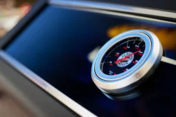 Rösle Videro G3-S VARIO+ Schwarz Gasgrill - FC Bayern Edition -Broil King Geschaft Roesle FC Bayern Gasgrill Logo Deckelthermometer