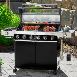 Rösle Gasgrill Videro G6-S VARIO+ Schwarz - Modell 2023 - SMART Deal Inkl. Grillfürst Grill Control 28 Rösle Gasgrill Videro G6-S VARIO+ Schwarz - Modell 2023 - SMART Deal Inkl. Grillfürst Grill Control -Broil King Geschaft Roesle Gasgrill Videro G6 S Mood