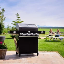 Rösle Gasgrill Videro G4-S Vario+ Nero Schwarz - Modell 2023 - X-DEAL Inkl. Abdeckhaube, Grillplatte Und Drehspieß -Broil King Geschaft Roesle Videro G4 S Vario NERO matt schwarz Vario Halter 1
