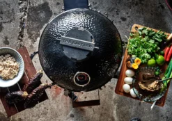 The Bastard Keramikgrill Classic Medium - Complete - Schwarz Glänzend - Modell 2023 25 The Bastard Keramikgrill Classic Medium - Complete - Schwarz Glänzend - Modell 2023 -Broil King Geschaft The Bastard Classic Medium Kamado Grill schwarz