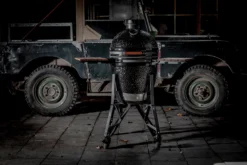 The Bastard Keramikgrill Classic Medium - Complete - Schwarz Glänzend - Modell 2023 29 The Bastard Keramikgrill Classic Medium - Complete - Schwarz Glänzend - Modell 2023 -Broil King Geschaft The Bastard Classic Medium Untergestell Seitentischel