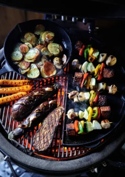 The Bastard Keramikgrill Classic Medium - Complete - Schwarz Glänzend - Modell 2023 30 The Bastard Keramikgrill Classic Medium - Complete - Schwarz Glänzend - Modell 2023 -Broil King Geschaft The Bastard Medium Grillflaeche Pfanne 1