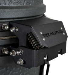 The Bastard Keramikgrill VX Medium - Complete - Schwarz Matt - Modell 2023 -Broil King Geschaft The Bastard VX Medium Detail Deckelschanier