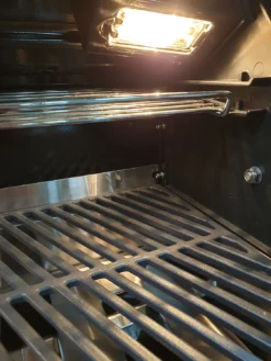 Outdoorchef Dualchef S 425 G Edelstahl Gasgrill Mit Seitenkocher + Blazing Zone Infrarotbrenner + DGS Gusseisen Grillrost 2 Stk. + DGS Gemüse Grillrost 2 Stk. -Broil King Geschaft outdoorchef dualchef beleuchtung